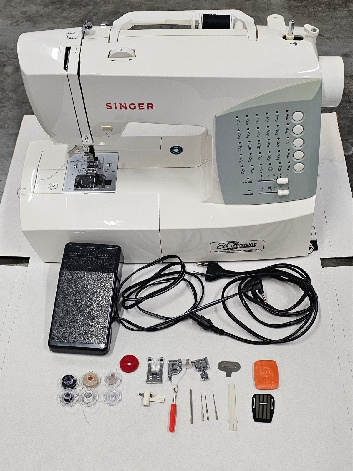 Machine à coudre Singer 7422 + pedale et accessoires, Hobby & Loisirs créatifs, Machines à coudre & Accessoires, Enlèvement, Comme neuf