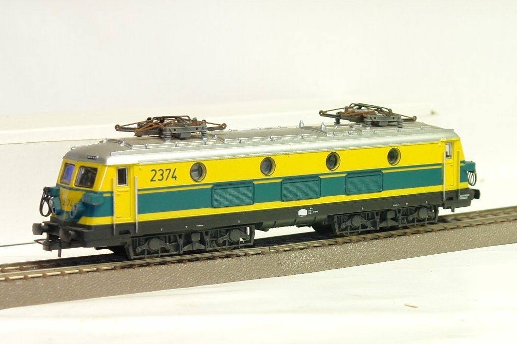 LIMA HO MOTRICE 2374 KINKEMPOIS SNCB NMBS CC/DC, Hobby en Vrije tijd, Modeltreinen | H0, Gebruikt, Locomotief, Gelijkstroom, Lima