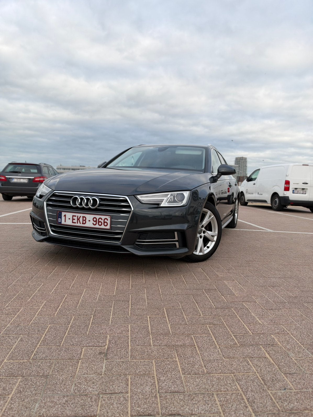 Audi A4 Avant TDi Ultra S-Line, Autos, Cuir, A4, Noir, 5 portes