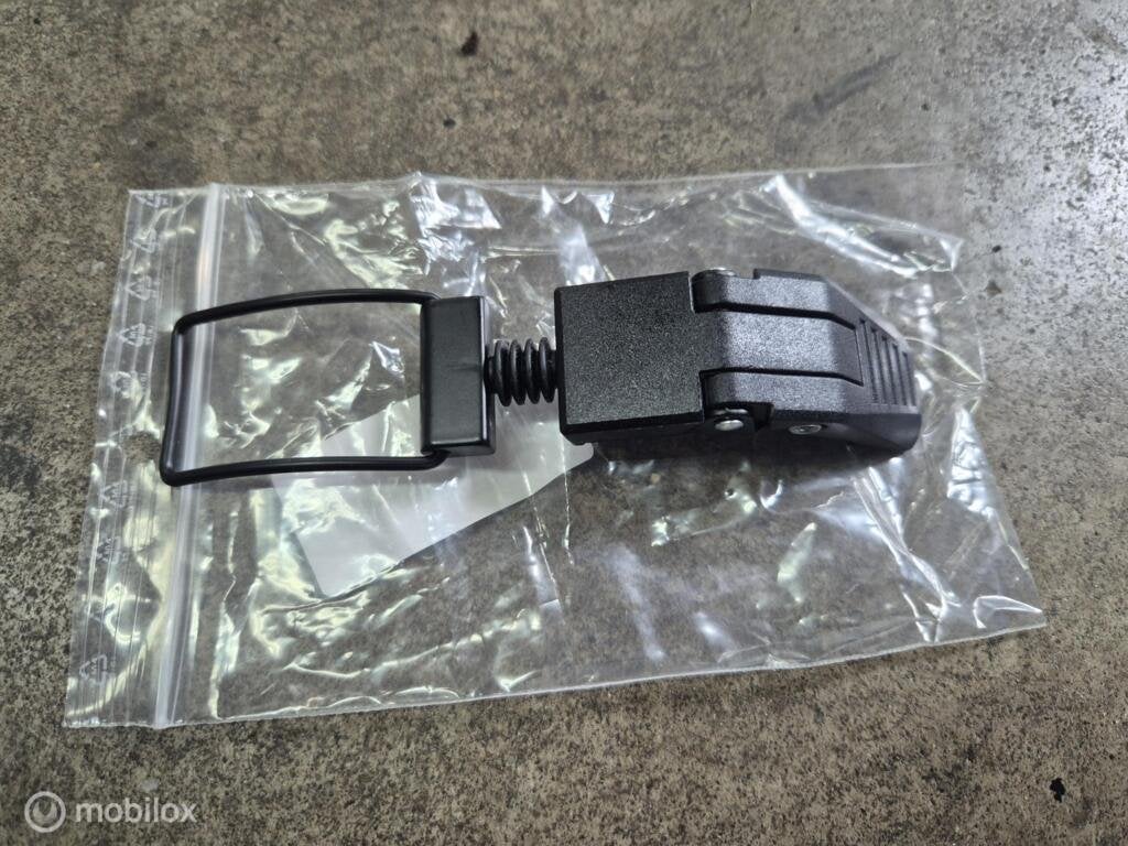 Tankbeugel tankclip tanksluiting clip Monster Supersport SS, Motoren, Gebruikt, Factorystore.service@ducati.com, Ophalen of Verzenden
