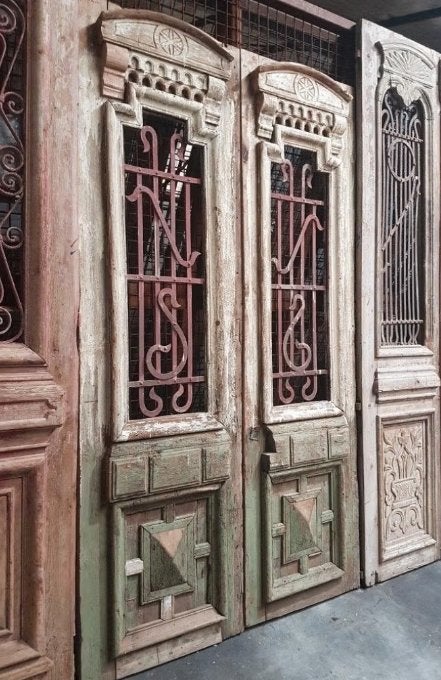 Porte double ancienne avec ferronnerie, Enlèvement