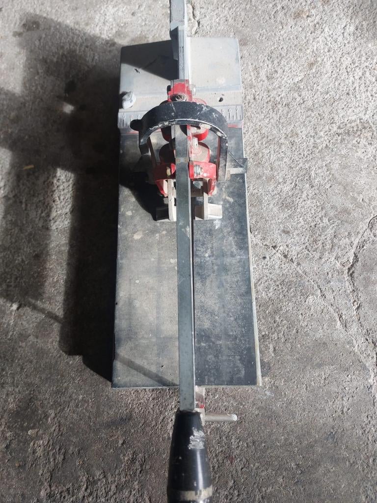 Tegelsnijder, Enlèvement