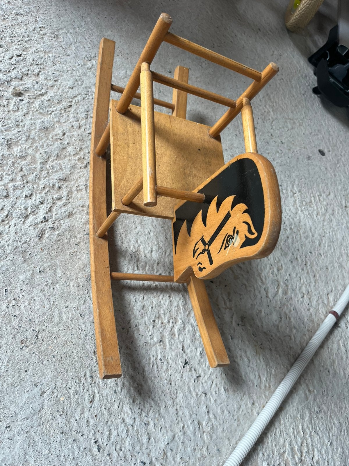 Houten hobbelstoel voor poppen – Vintage, Kinderen en Baby's, Speelgoed | Hobbelfiguren, Ophalen, Zo goed als nieuw