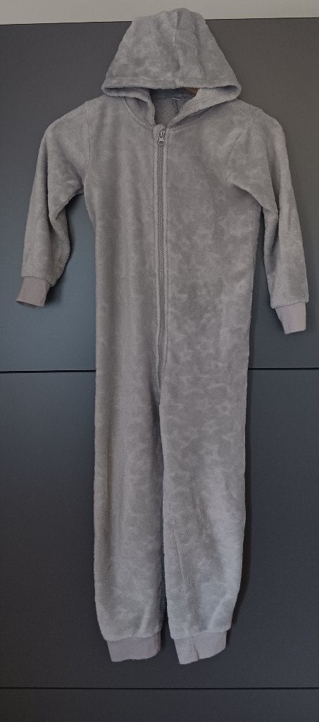Jongens onesie maat 122/128, Kinderen en Baby's, Ophalen, Gebruikt, Jongen, Nacht- of Onderkleding
