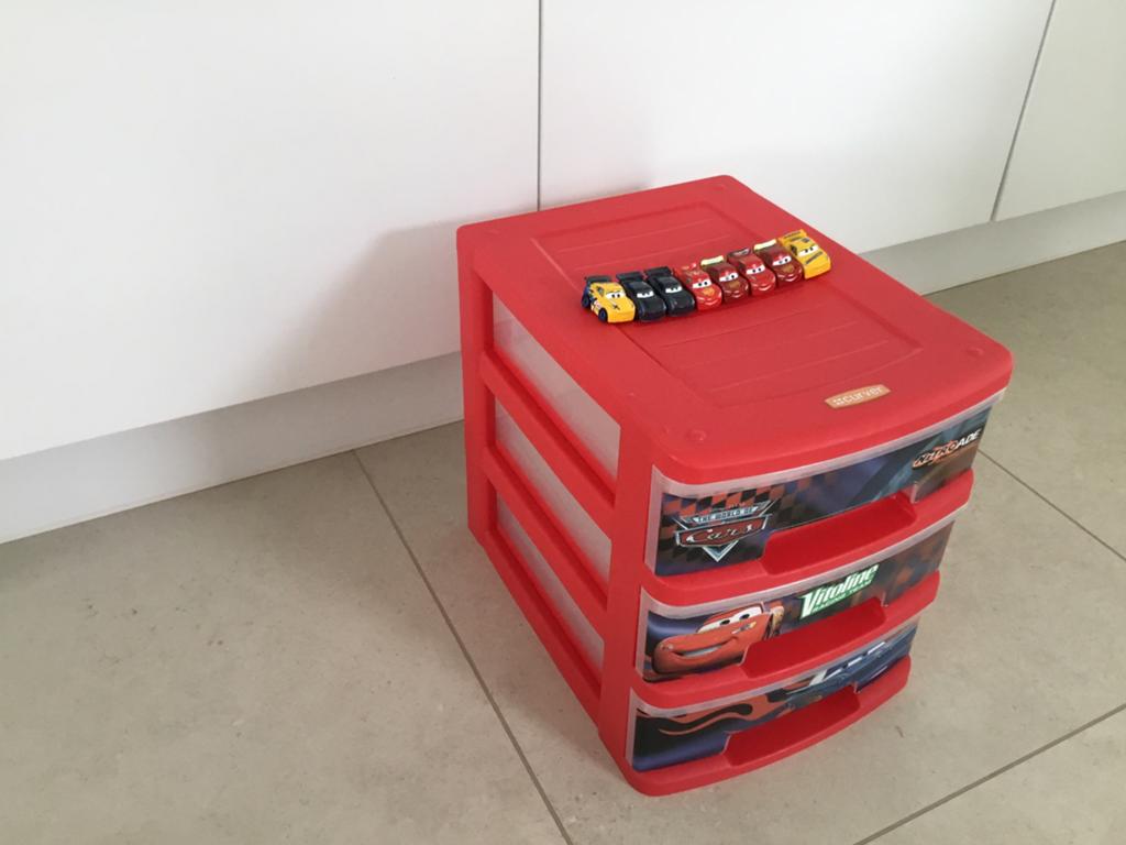 Cars ladenbox met 8 nieuwe metalen autootjes , bal Cars, Ophalen, Zo goed als nieuw
