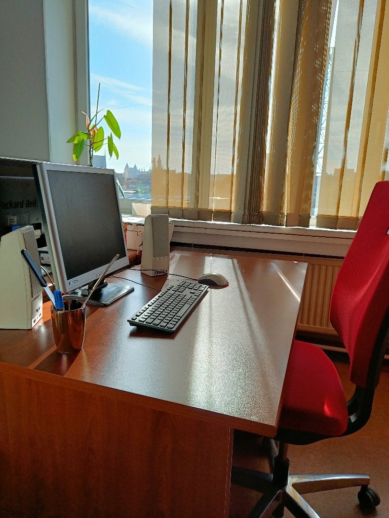Bureau en bois avec étagères et chaise de bureau, Enlèvement, Utilisé, Bureau