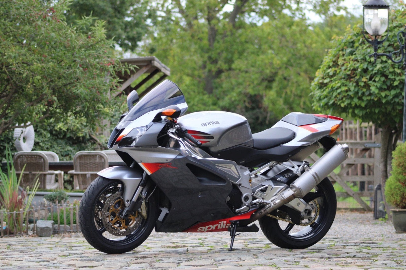 En état de collecteur, RSV 1000 R (RSV de 2e génération), Motos, Permis Moto A, Occasion, Plus de 35 kW, 2 cylindres