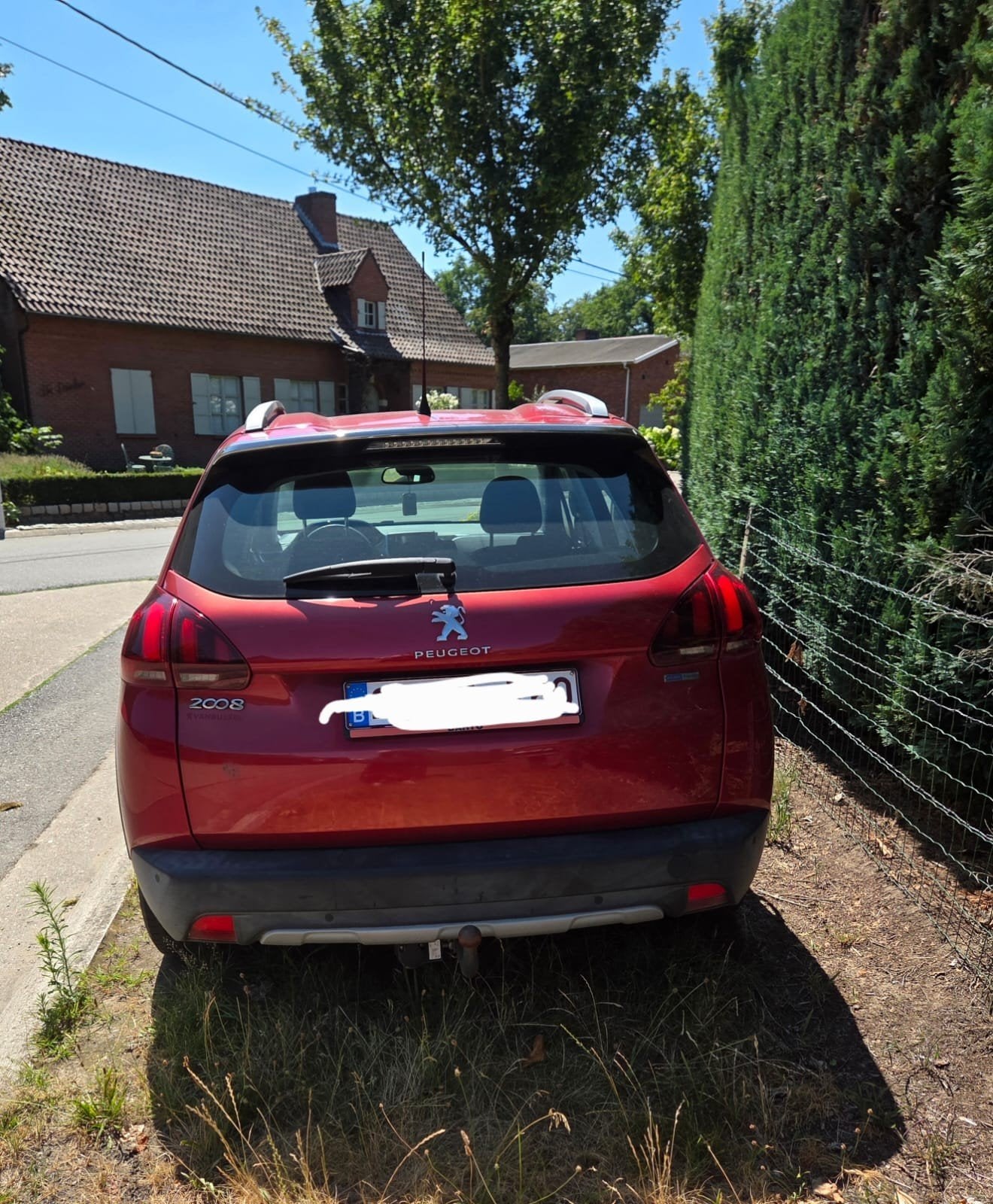 rode peugeot 2008 geweldige gezinswagen, Auto's, Peugeot, Voorwielaandrijving, Stof, 1250 kg, 5 deurs