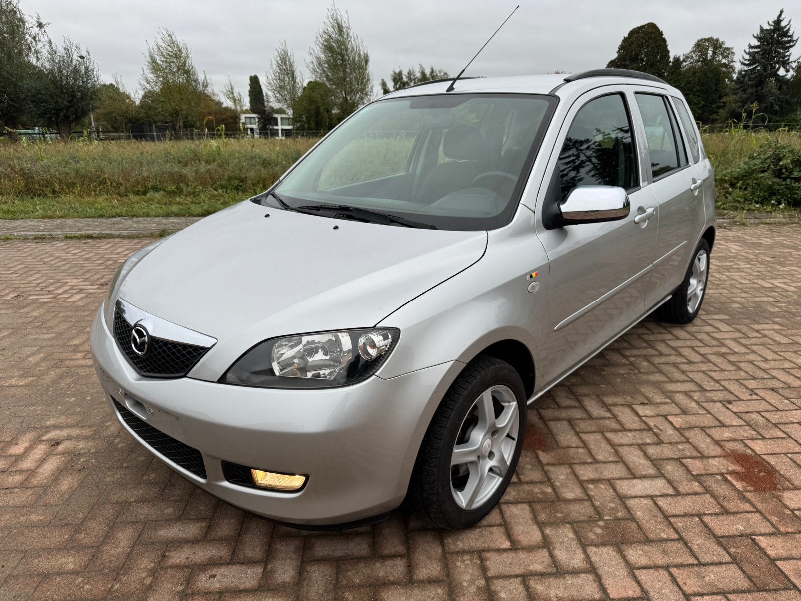 Mazda 2/1.4Benzine/2003/173.000Km/Euro4/Airco/Carnet/1erProp, Autos, Argent ou Gris, Achat, Boîte manuelle, Entretenue par le concessionnaire