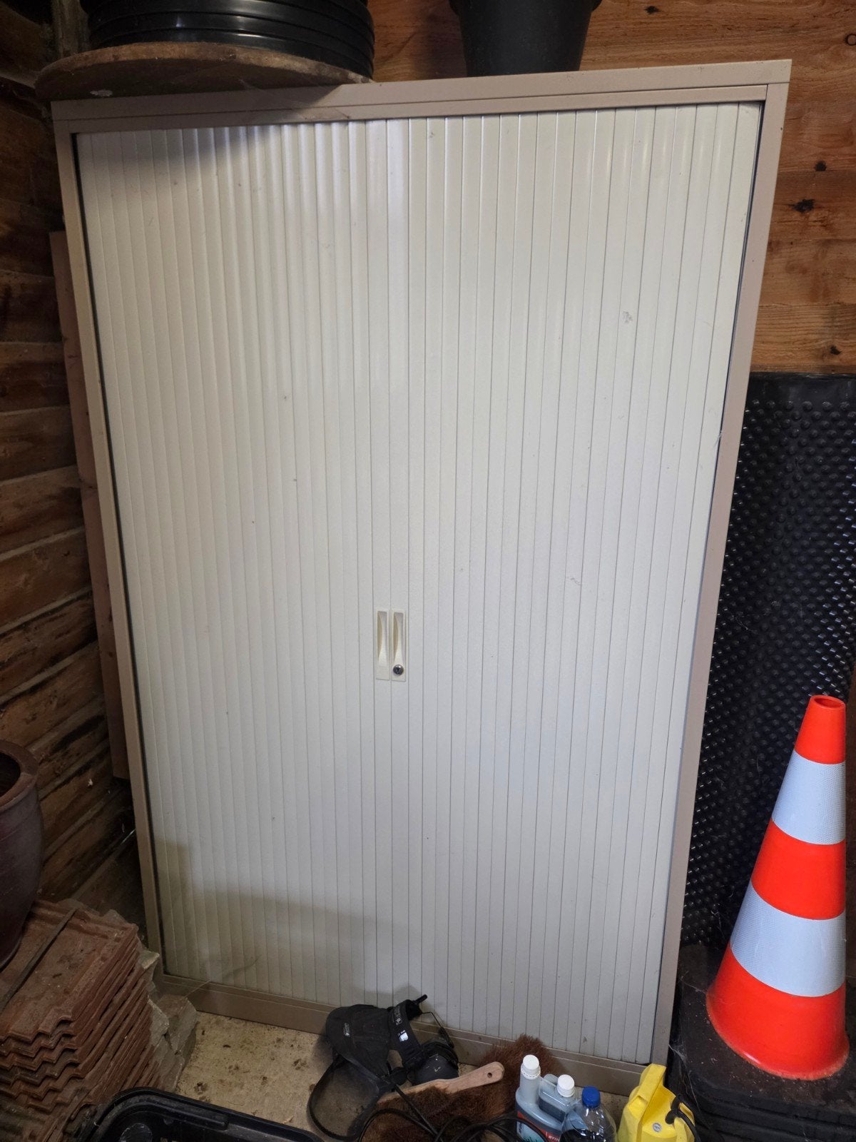 vend armoire métallique a volets, Enlèvement
