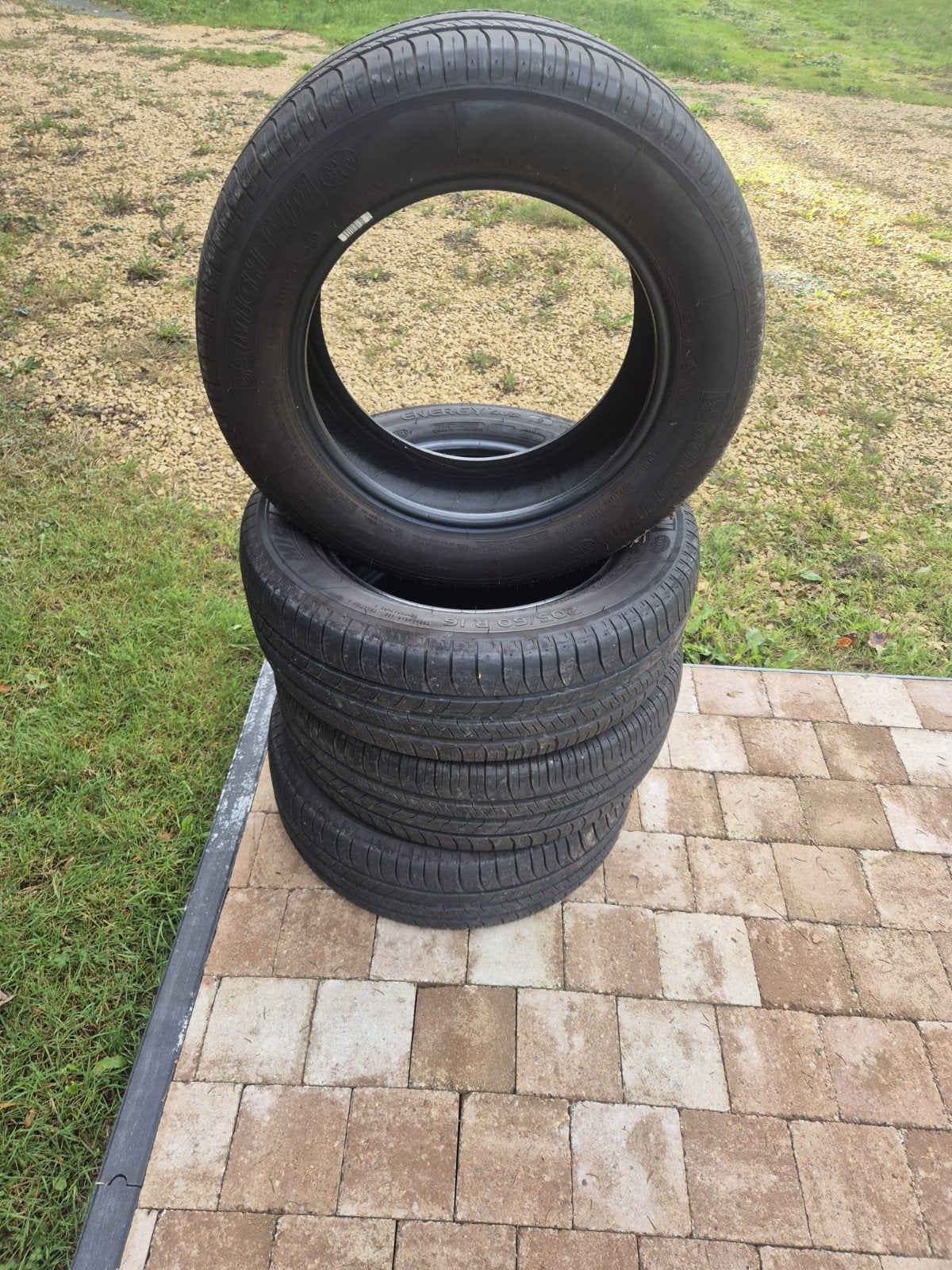 Vends un lot de 4 pneus MICHELIN Energy Saver, ayant parcour, Enlèvement, Comme neuf