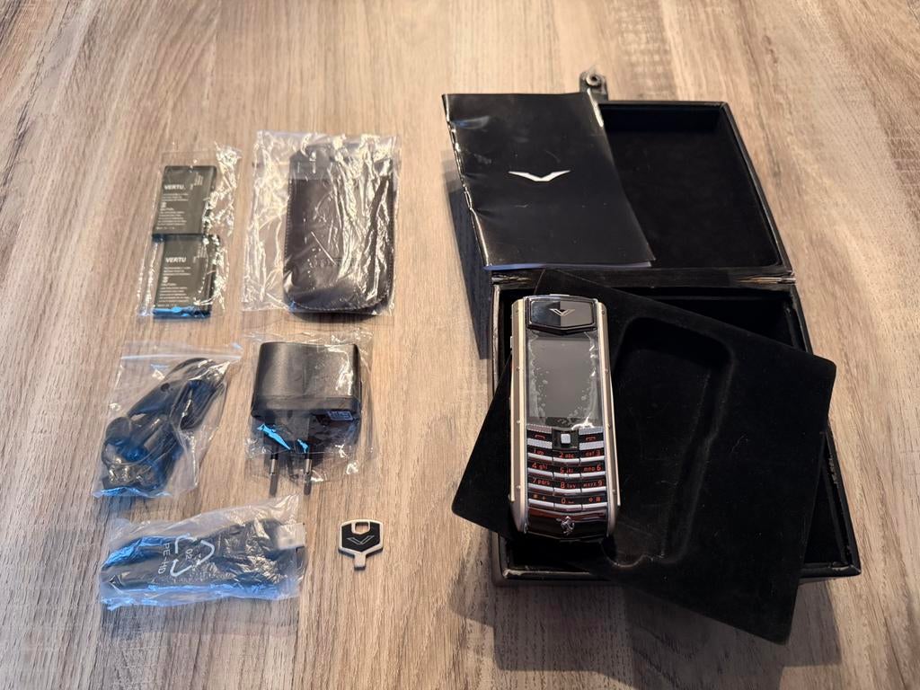 Vertu Ferrari Gsm, Enlèvement, Comme neuf