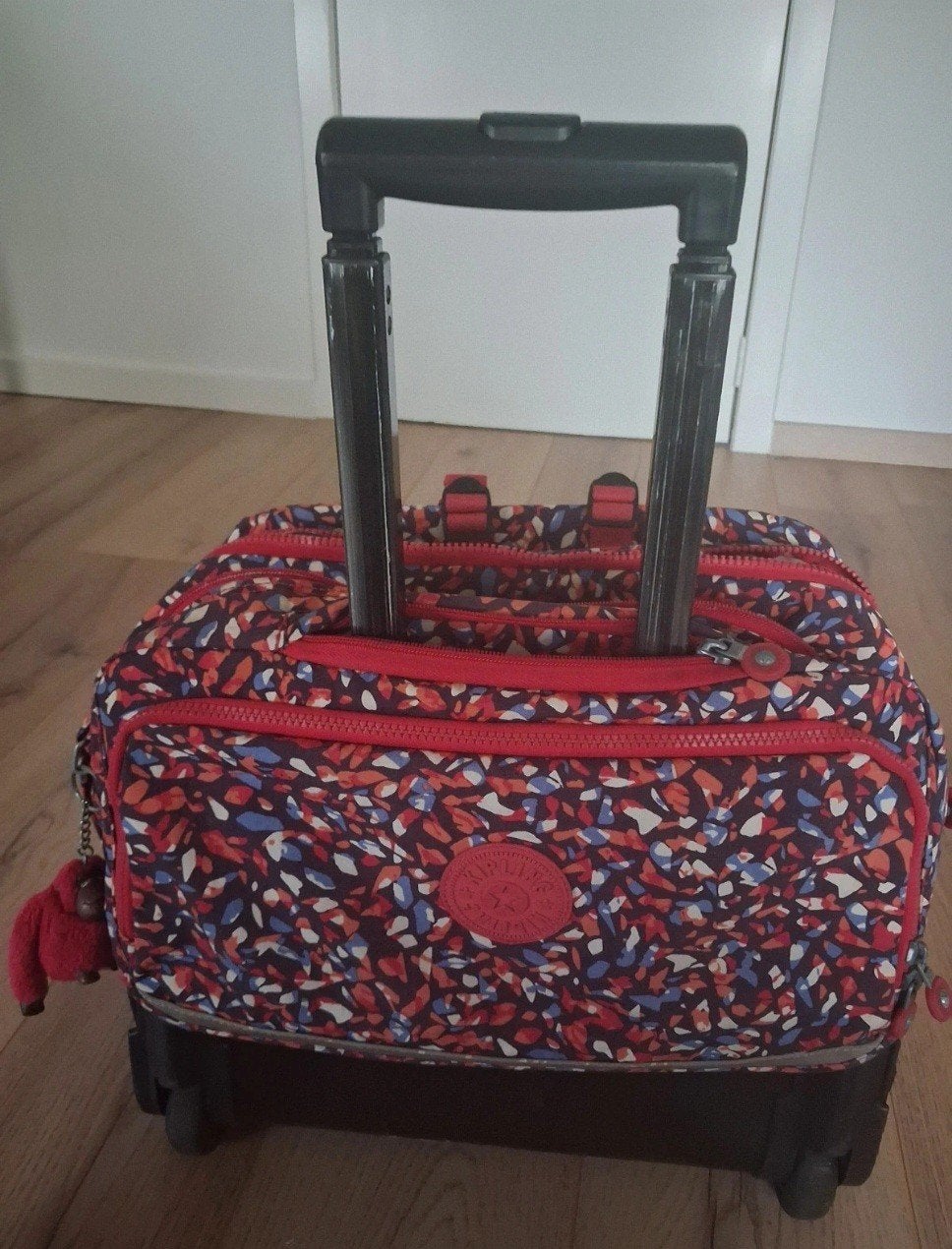 Kipling boekentas op wieltjes met uitschuifbare trolley en r, Bijoux, Sacs & Beauté, Enlèvement ou Envoi, Rouge, Roulettes
