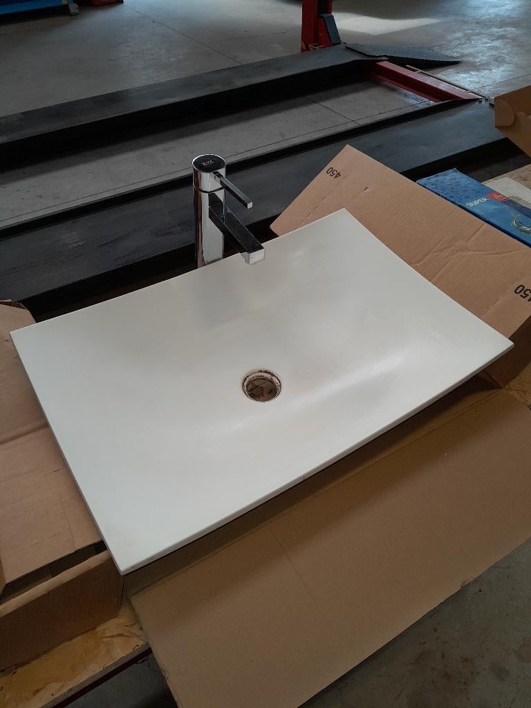 Vasque en corian pour SDB avec mitigeur KVR, Ophalen, Zo goed als nieuw, Steen, Wastafel