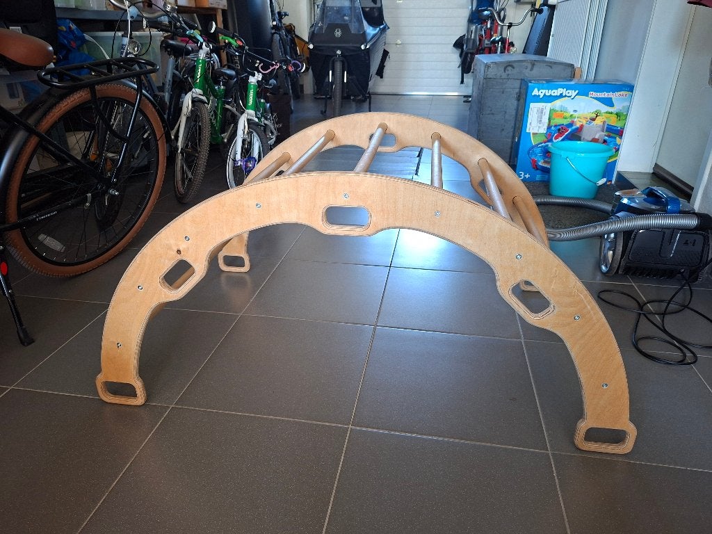 Houten klimboog / wiebelboog met glijbaan en kussen, Ophalen, Gebruikt