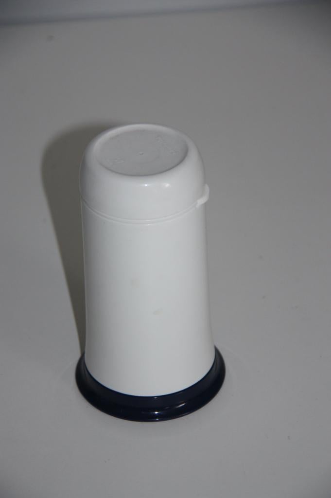 tupperware wit donkerblauw poedersuikerstrooier, Huis en Inrichting, Ophalen of Verzenden, Zo goed als nieuw, Blauw, Bus of Trommel