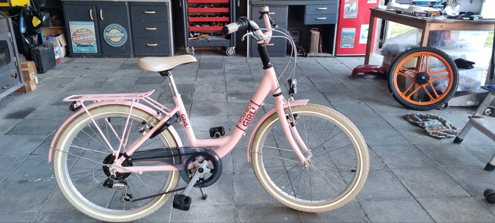 Meisjesfiets 22 inch in nieuwstaat., Fietsen en Brommers, Ophalen, Versnellingen