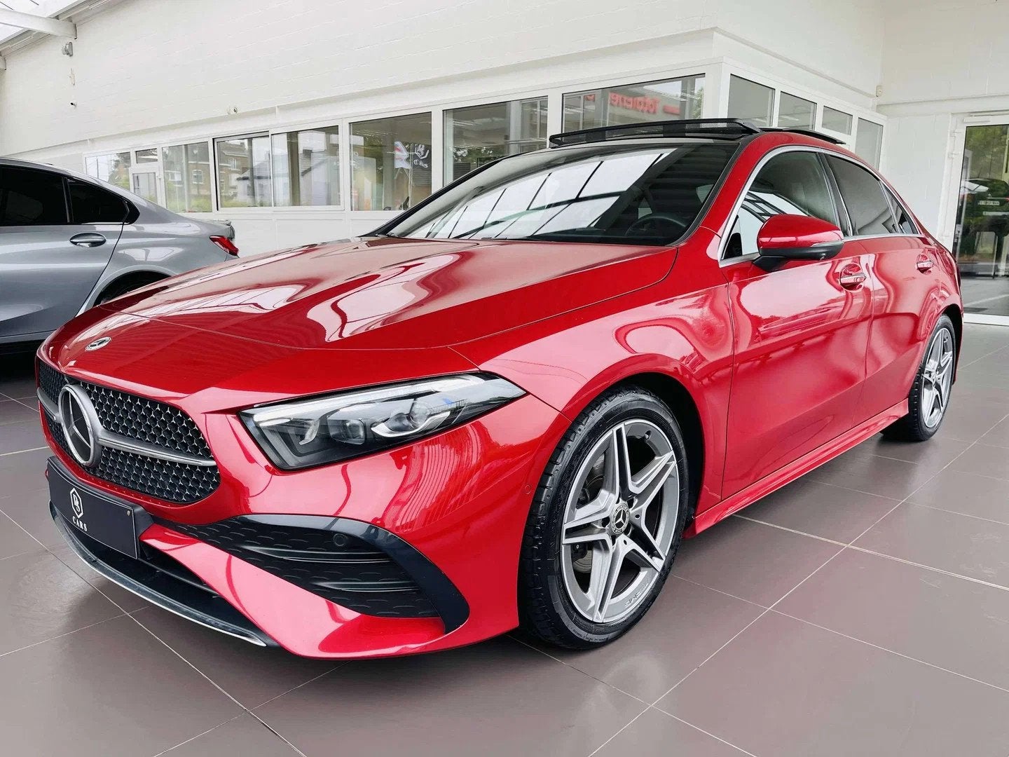 Mercedes-Benz A-CLASS 180 D Sedan * GARANTIE + PACK AMG + TO, Autos, Rouge, Classe A, Achat, Entreprise
