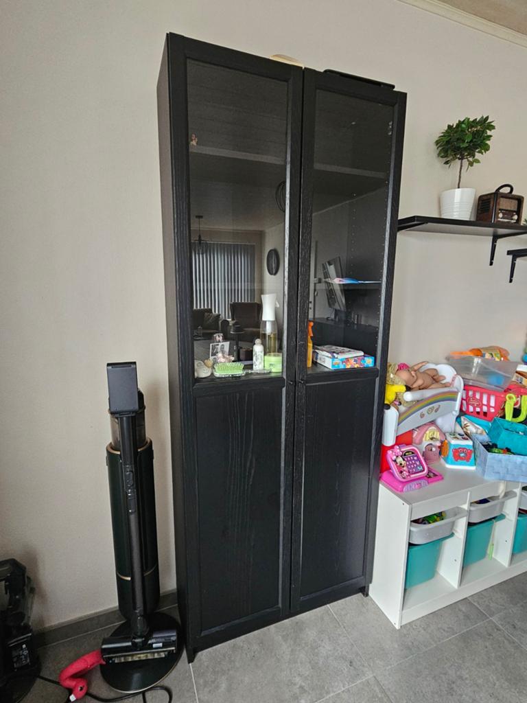 IKEA kast met glazen deuren zeer goede staat, 25 à 50 cm, Comme neuf, 50 à 100 cm, Avec tablette(s)