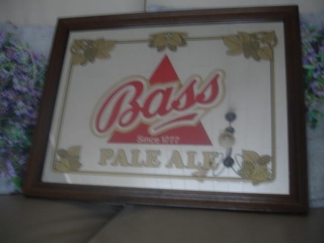 Spiegel Bass Pale Ale bier in houten kader, Ophalen of Verzenden, Zo goed als nieuw, Overige typen, Overige merken