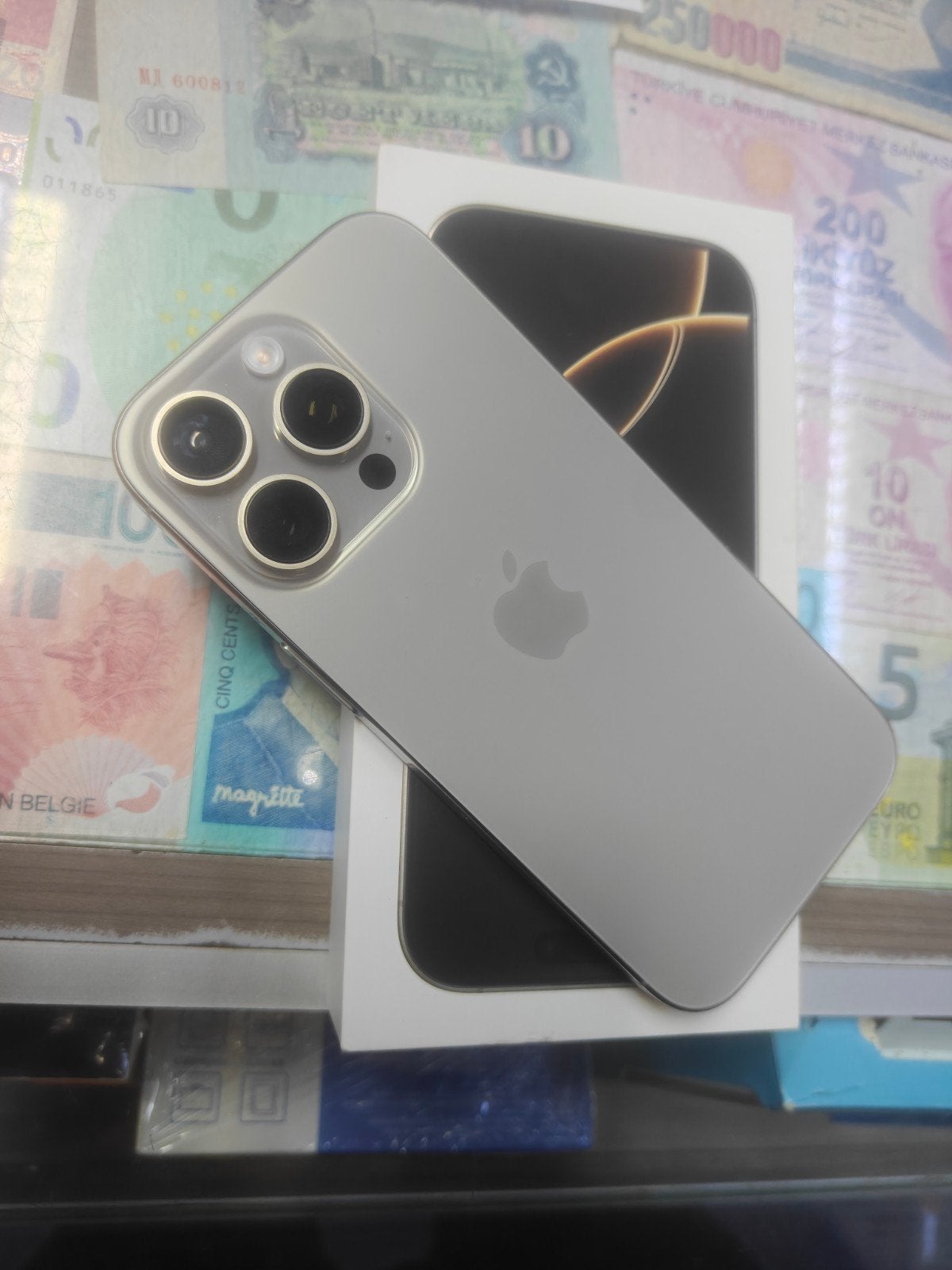 Batterie 100% comme neuve pour iPhone 16 pro 256 Go, Enlèvement ou Envoi