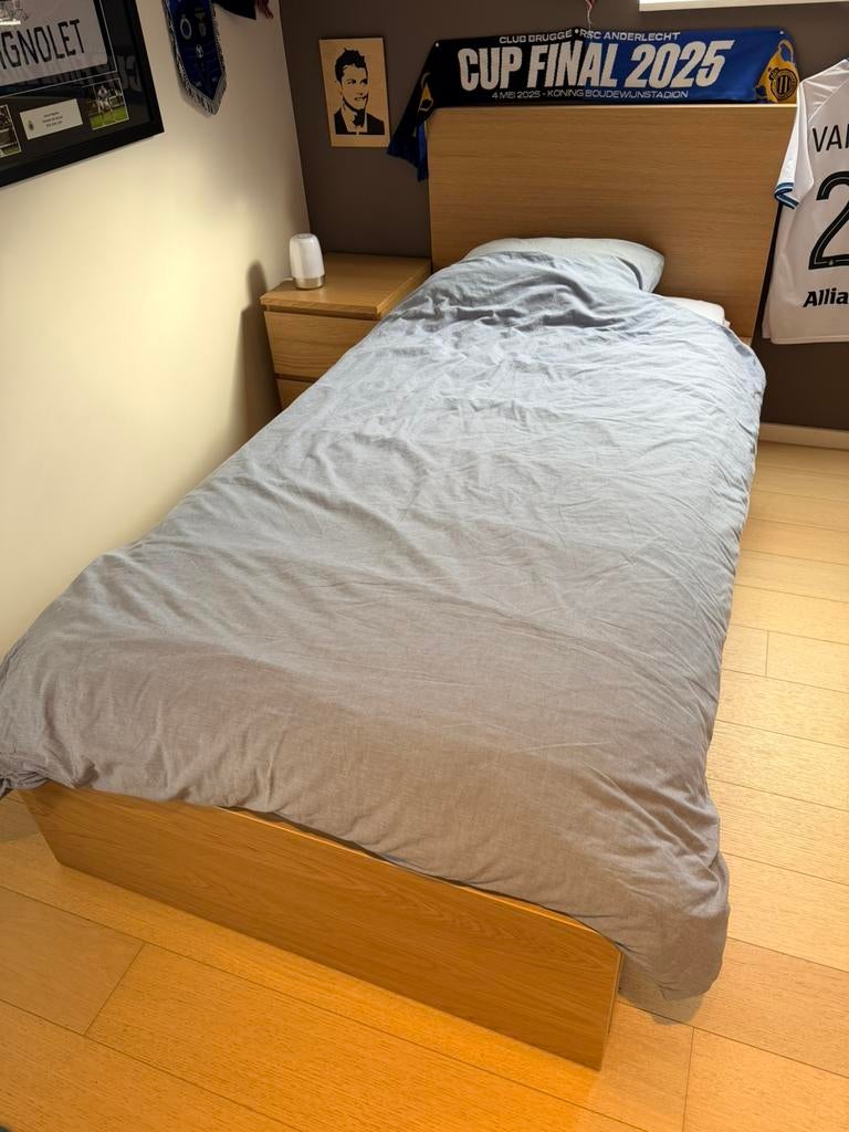 Eenpersoonsbed met 2 lades en bijpassend nachttafeltje, Huis en Inrichting, Slaapkamer | Bedden, Ophalen, Zo goed als nieuw