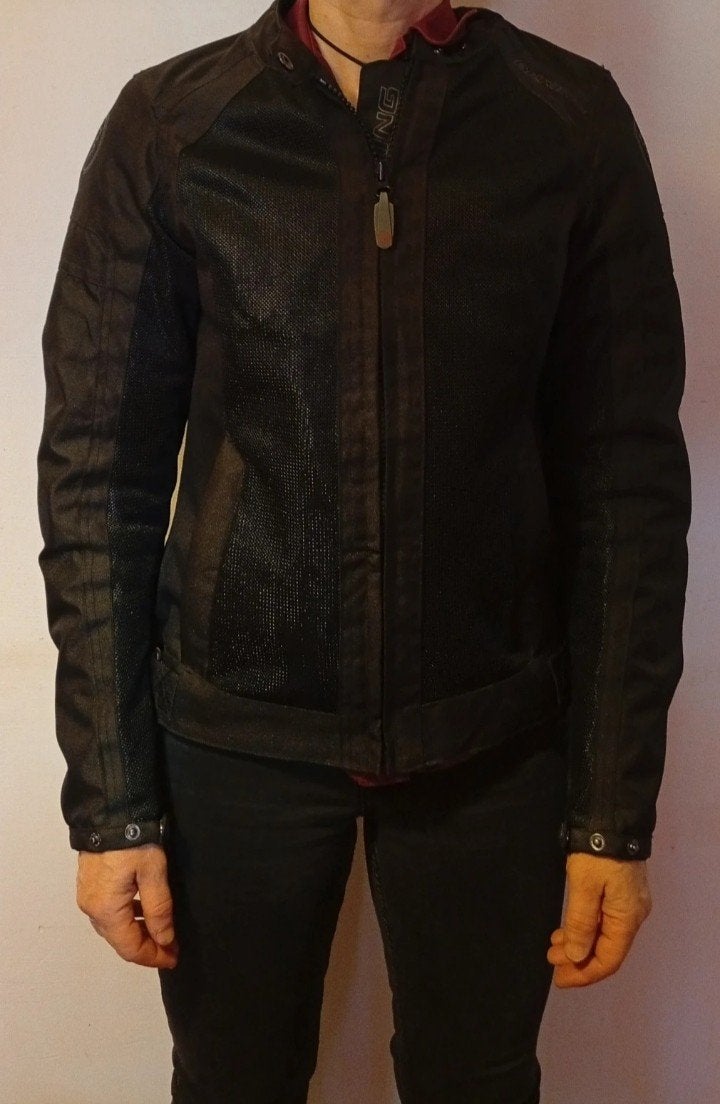 Bering motorjas maat 1
Elleboog- en schouderverstevigingen v, Jas | textiel, Dames, Ophalen of Verzenden, Bering