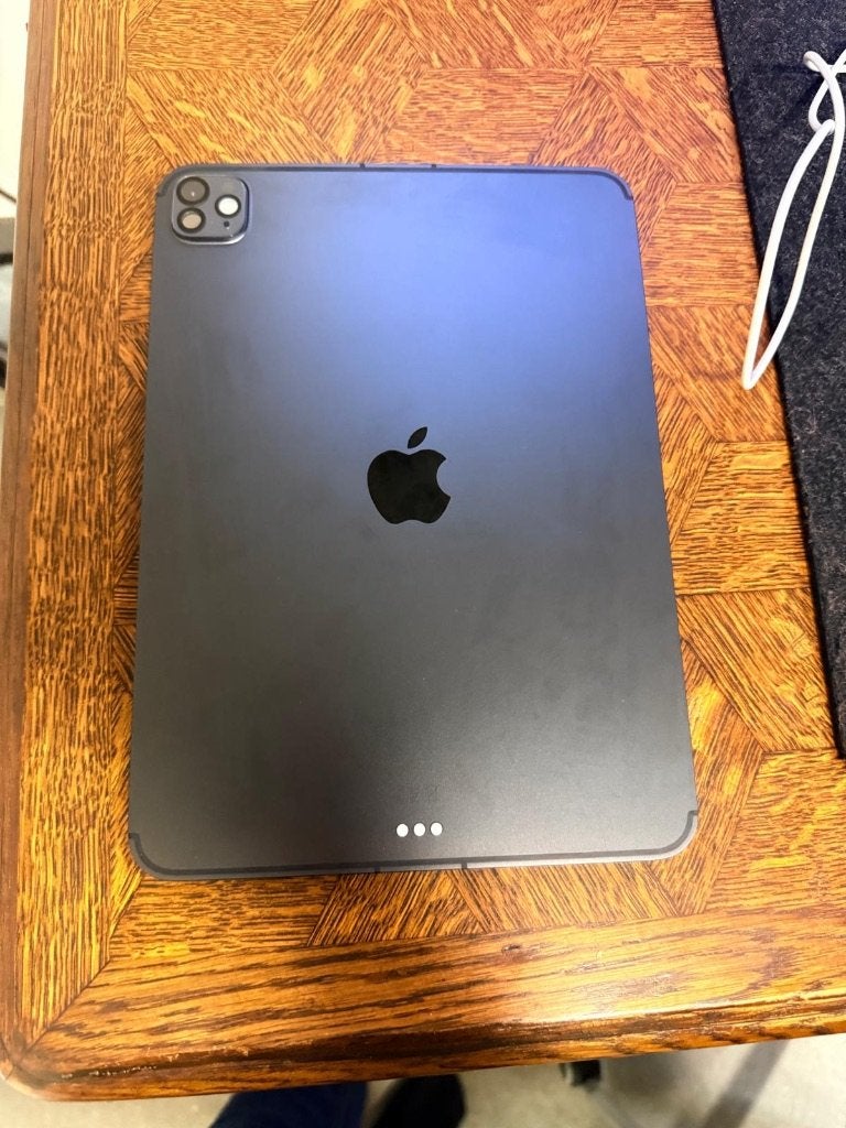 Apple iPad Pro 11"(2025)M5 5G 512GB + ESR ShiftMagnetic Case, Computers en Software, Ophalen, Zwart, 11 inch, Zo goed als nieuw