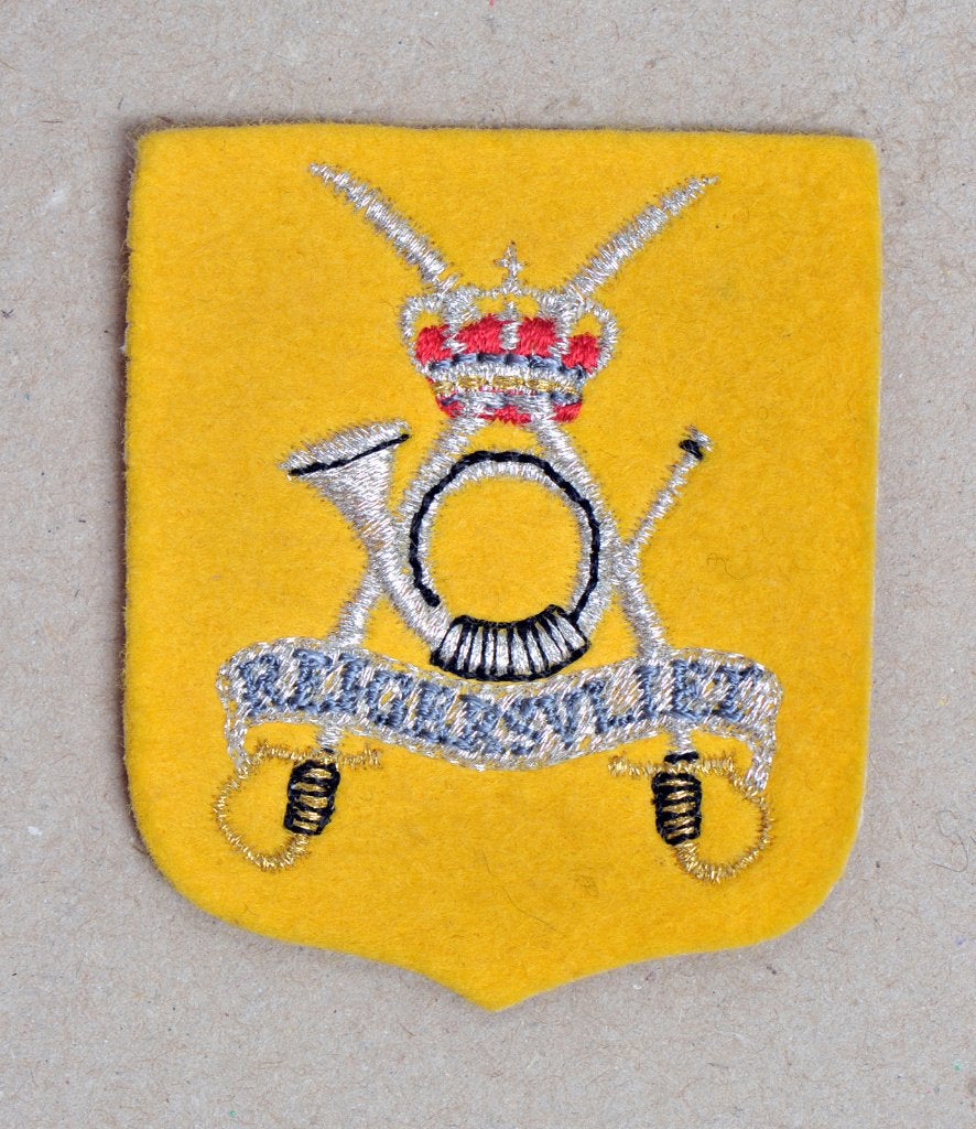 2/4 Jagers te Paard - Geborduurde baretbadge, Verzamelen, Verzenden, Landmacht, Embleem of Badge