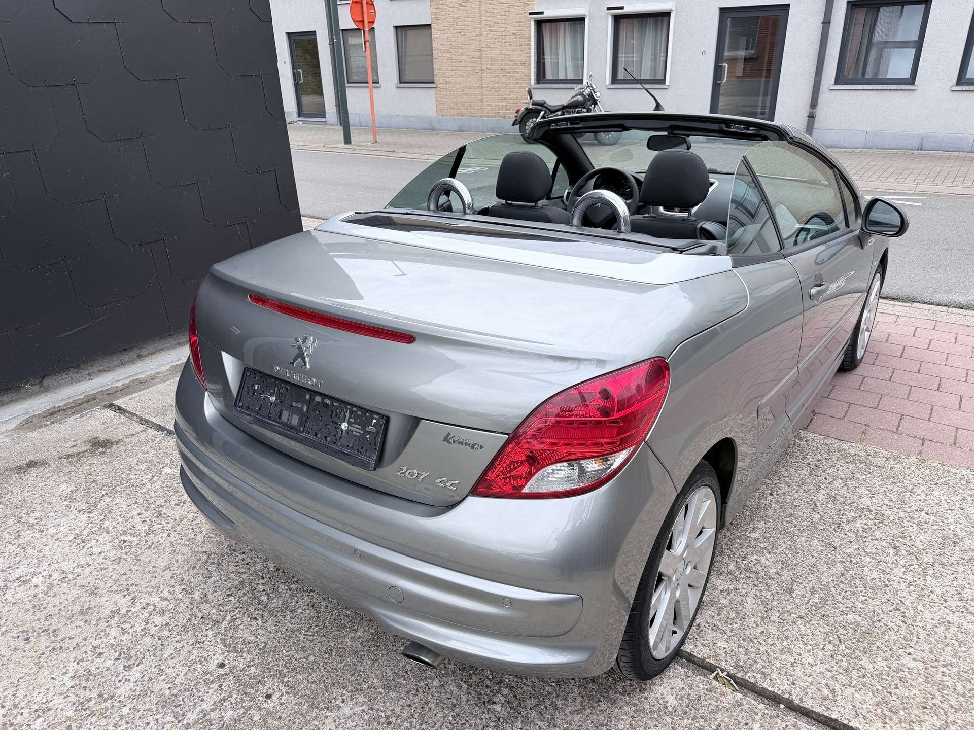 Peugeot 207 1.6 I EDITION, Auto's, Stof, Gebruikt, Zwart, 4 cilinders