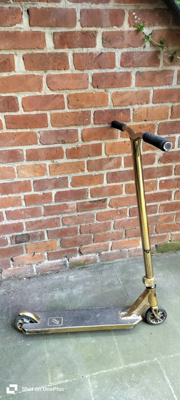 Longway precinct stuntstep neo gold, Ophalen, Gebruikt
