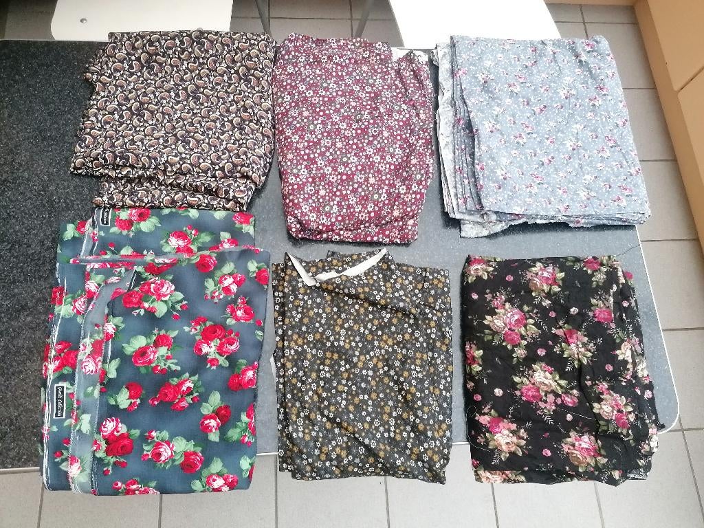 lap stof o.a. met bloem print en andere, textiel, Ophalen of Verzenden, Nieuw