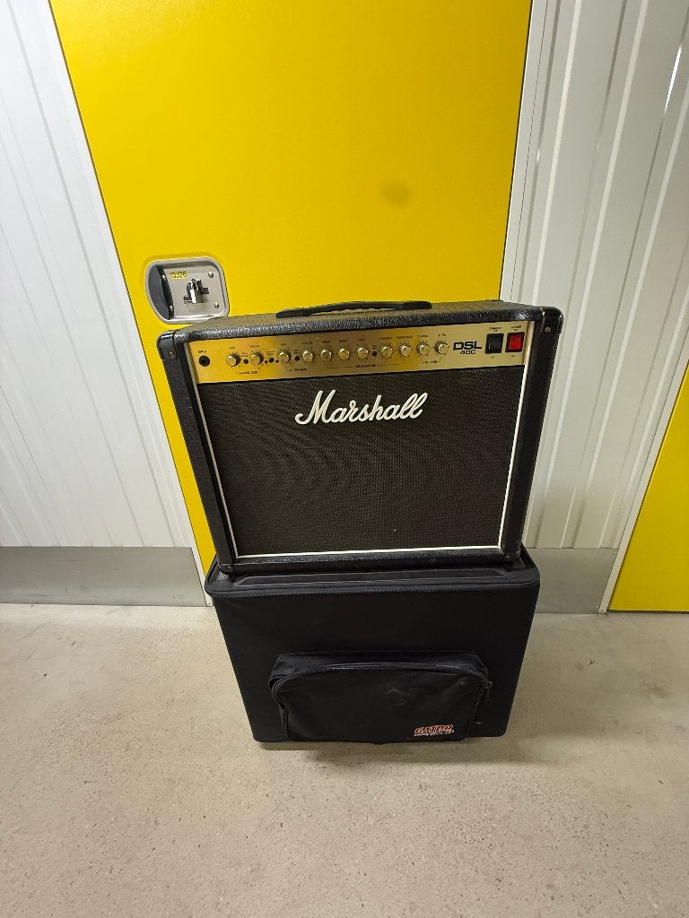 Gitaarversterker Marshall DSL40C incl. transporter Gator, Muziek en Instrumenten, Versterkers | Bas en Gitaar, Ophalen, Gebruikt