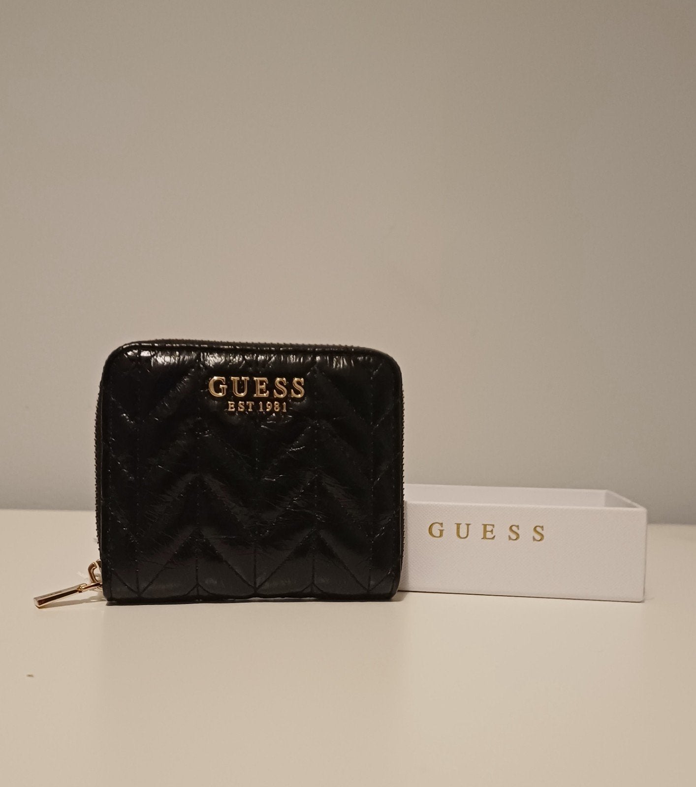 Portefeuille GUESS Noir Vernis Matelassé - Neuf Étiquette -, Bijoux, Sacs & Beauté, Neuf, Cuir, Guess, Noir