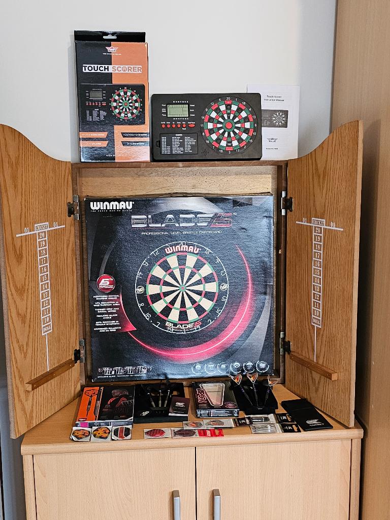 Nieuw Dartsbord met nieuw materiaal en dartspijlen., Ophalen, Nieuw, Dartbord met pijlen