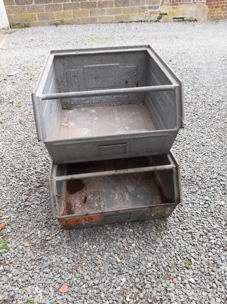 Metalen stapelbakken, Ophalen, Gebruikt