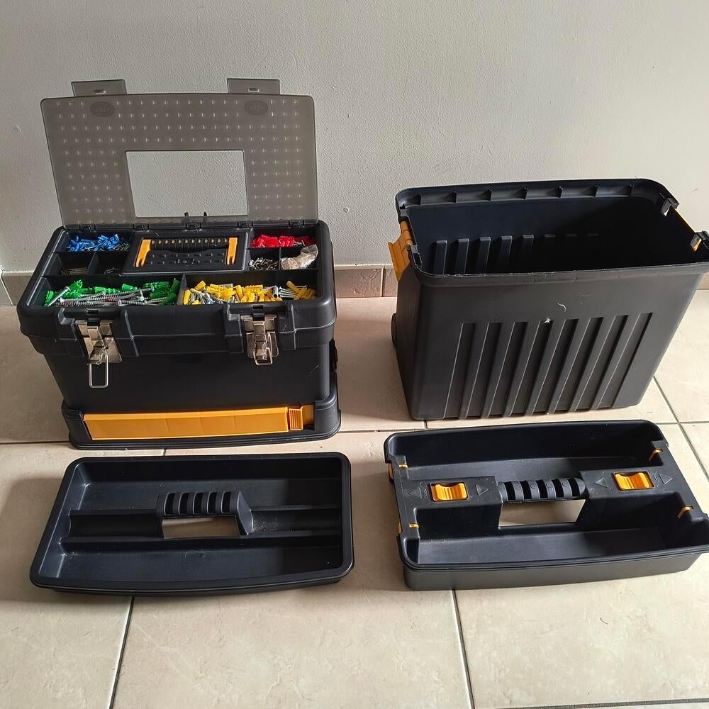 Boîte à outils complète spacieuse avec outils, Enlèvement, Remplie, Utilisé