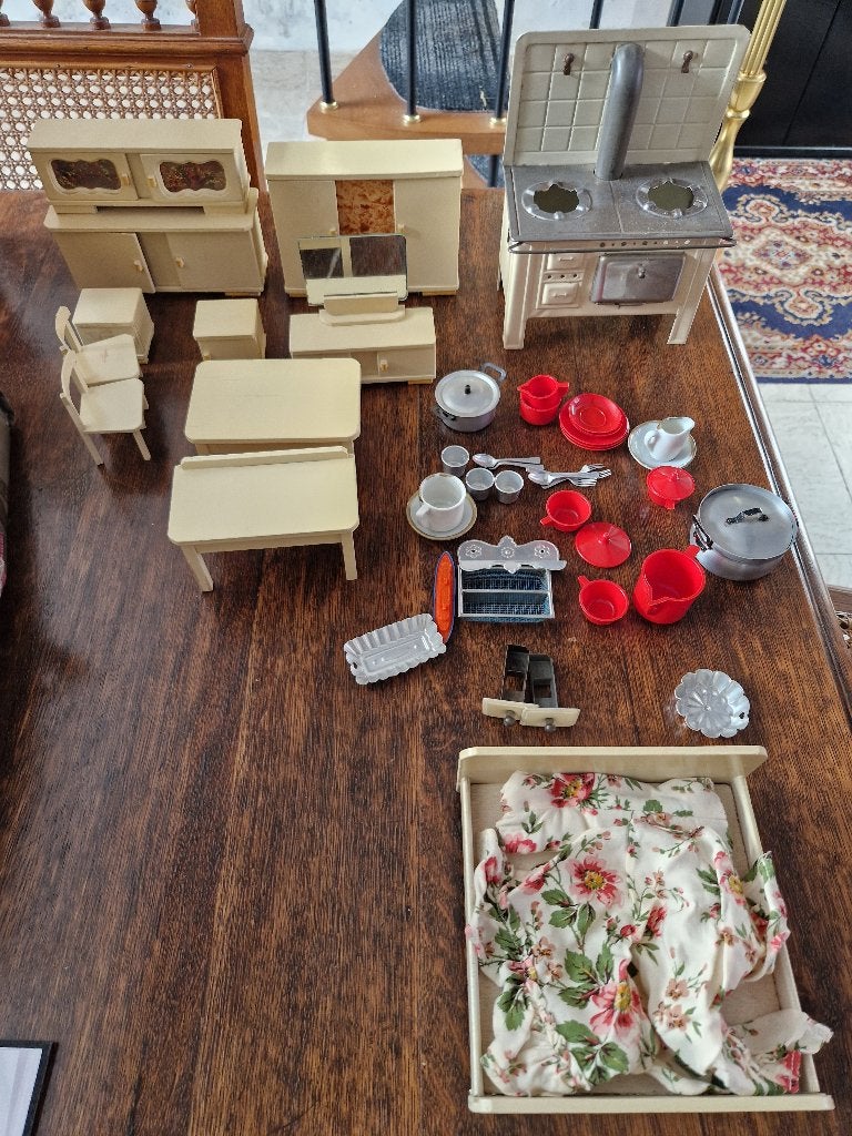 Poppenhuis meubels vintage, Verzamelen, Ophalen of Verzenden, Poppenhuis