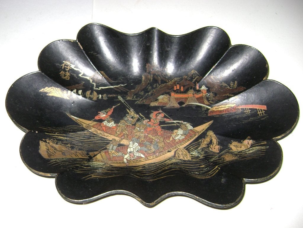 PLATEAU BISEAUTÉ EN PAPIER MÂCHÉ CHINOISERIE, Marqué, Chine, Matériau naturel, Noir