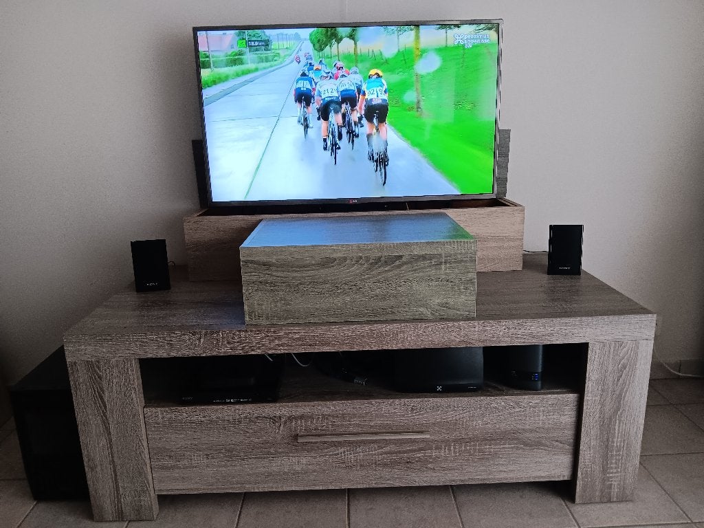 LG 42" TV met TV lift en meubel, Audio, Tv en Foto, Ophalen, Gebruikt, Minder dan 40 watt, Overige spelers