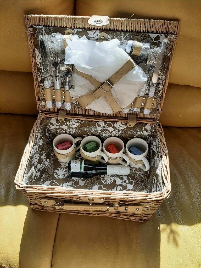Picknick mand, Hobby en Vrije tijd, Picknickmanden, Ophalen, Zo goed als nieuw