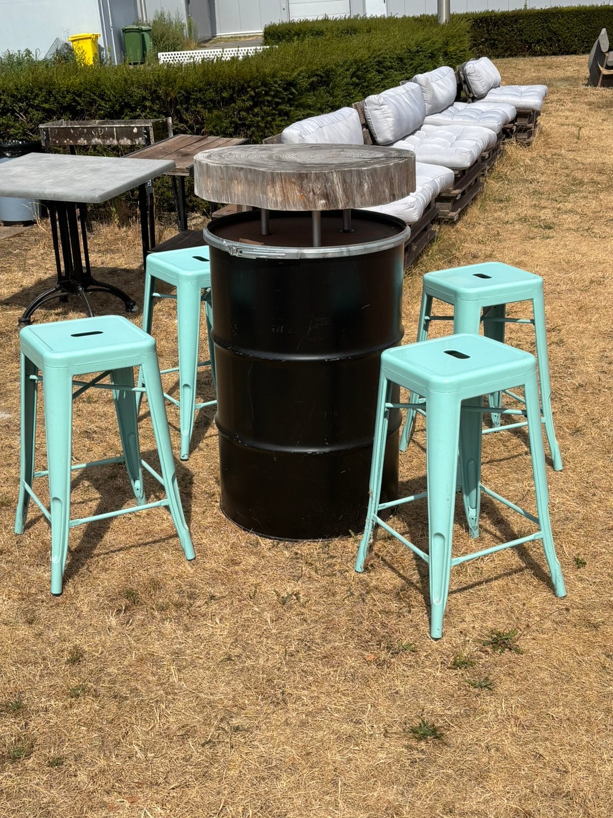 Ijzeren ton met stoelen, Ophalen, Zo goed als nieuw