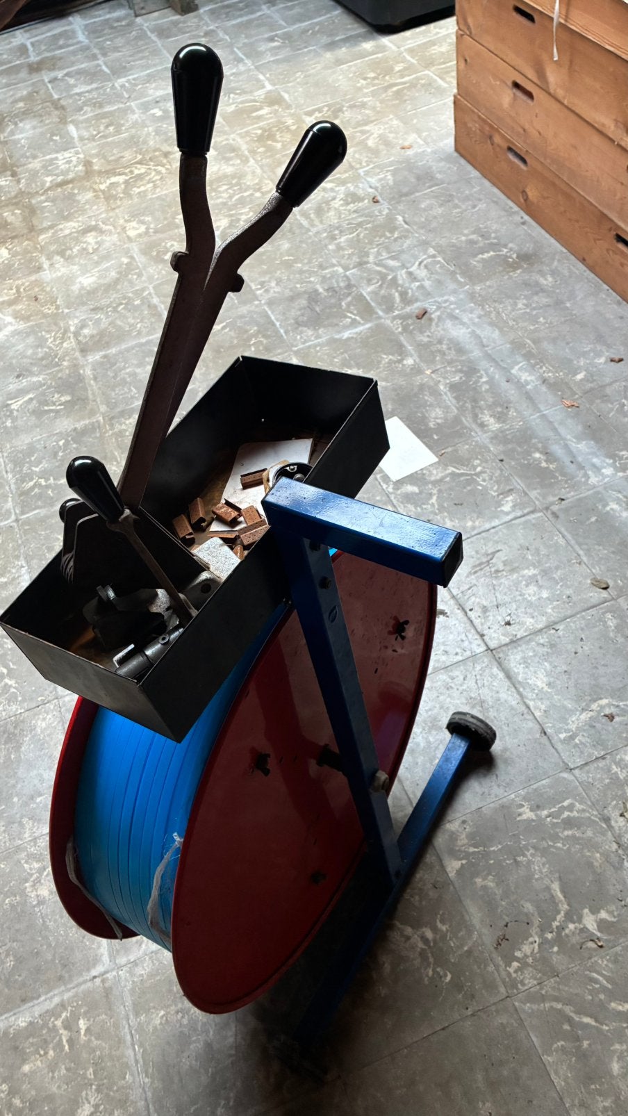 Ceinture d'arrimage avec dérouleur et outil d'étanchéité, Enlèvement ou Envoi