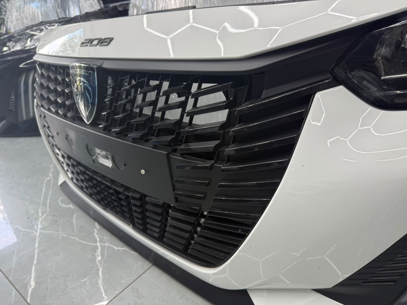Face avant Peugeot 208 II 2024-2026 Capot Pare-chocs avant P, Taurusavenue 1
2132 LS  Hoofddorp, NL, Contact.group@renault.com