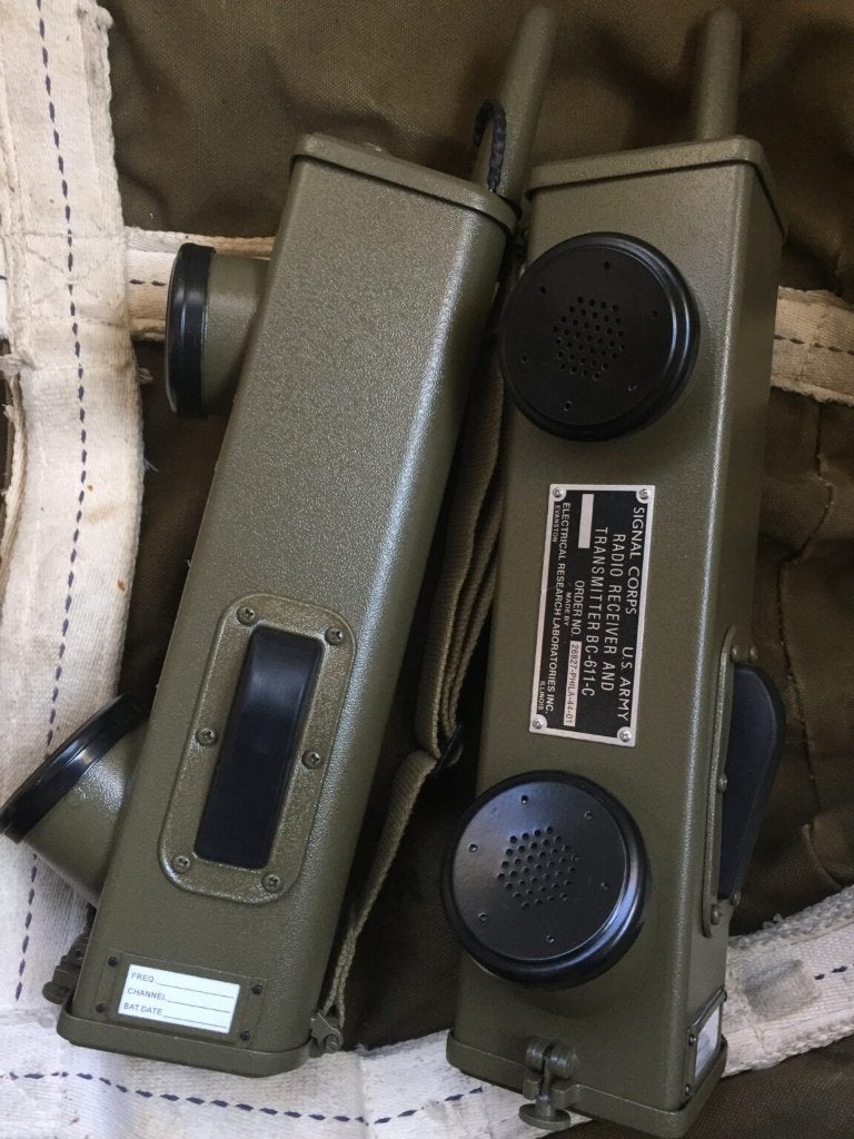 GEZOCHT REPLICA BC 611 WW2 walkie talkie, Télécoms, Talkies-walkies & Walkies-talkies, Enlèvement ou Envoi