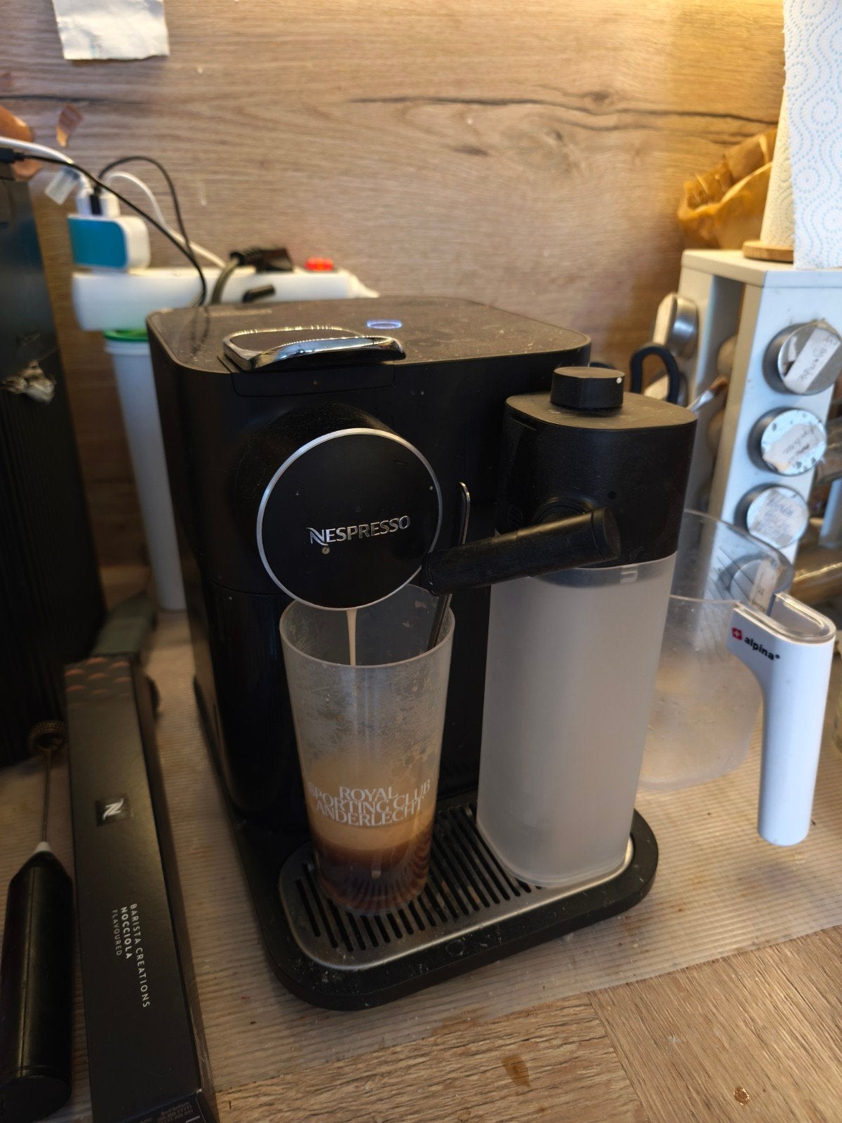 Délonghi Grand latissima, Machine à espresso, Réservoir d'eau amovible, Comme neuf, Enlèvement