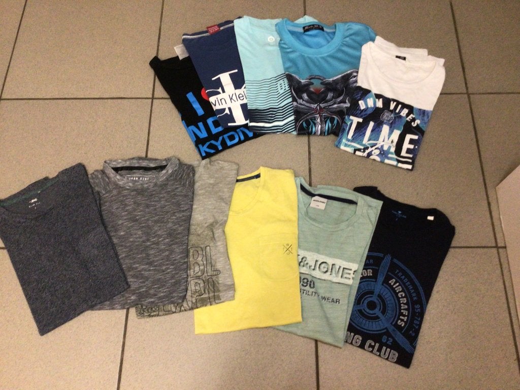 Lot de 23 vêtements, Enlèvement