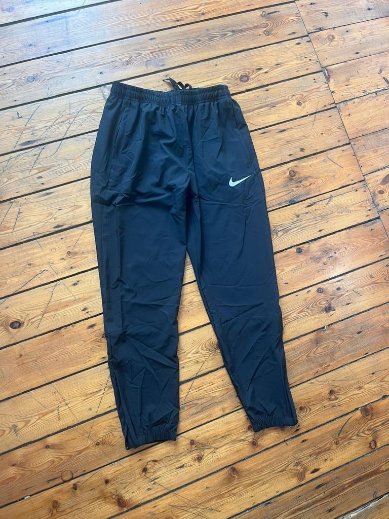 Ensemble Nike repel miller training, Enlèvement ou Envoi