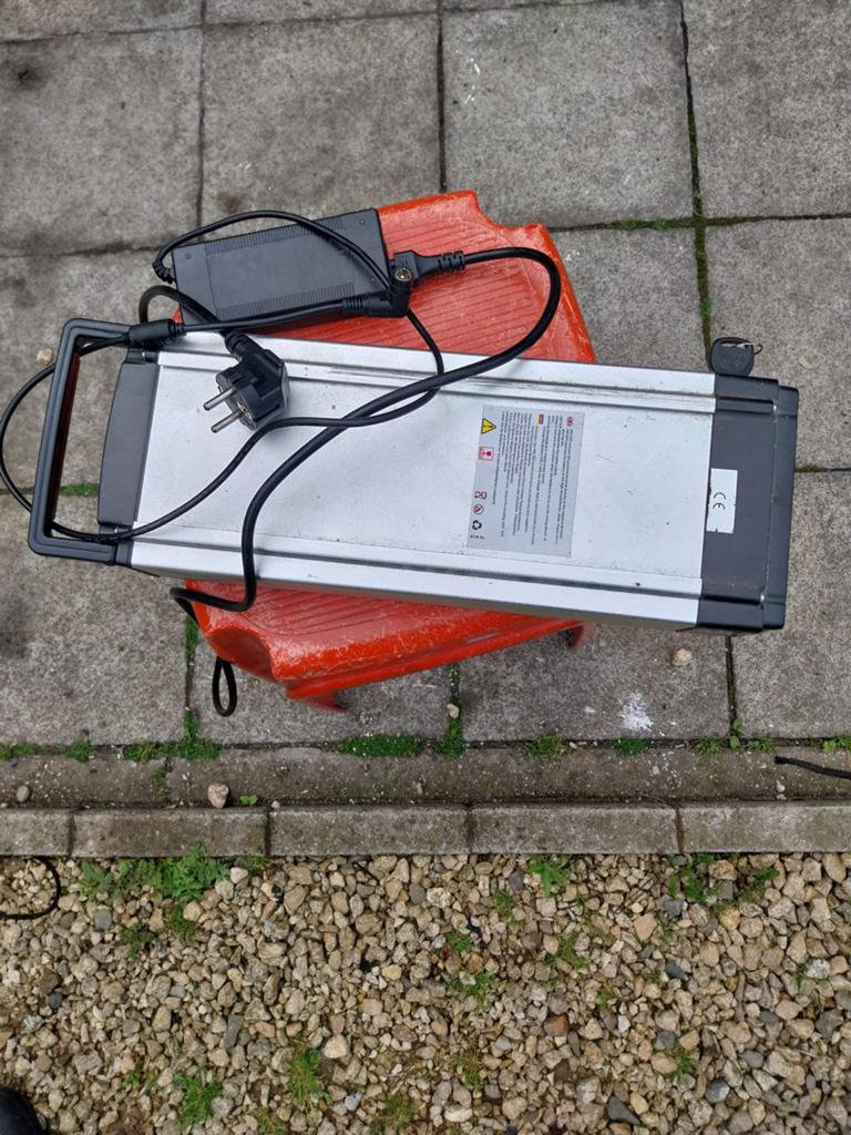 Batterie et chargeur, Enlèvement, Comme neuf