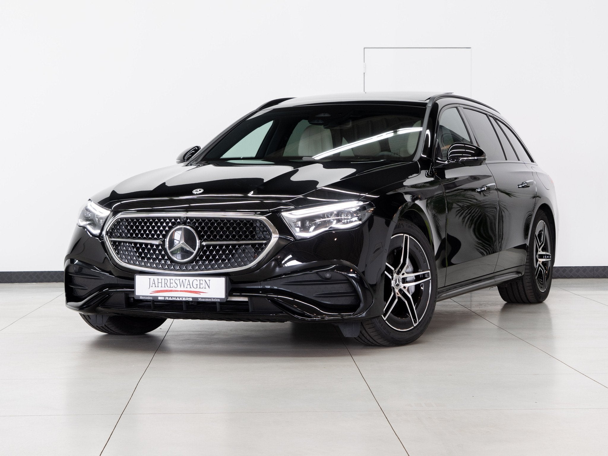 Mercedes-Benz E-Klasse 300 e T AMG Night PANO *BEIGE LEDER*, Autos, Mercedes-Benz, Achat, Beige, Entreprise, Carnet d'entretien